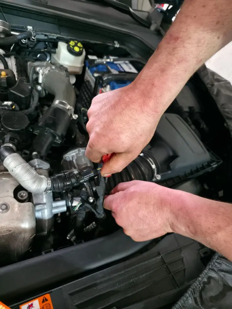 Audi turbo hava giriş hortumu ve bağlantılarının kaçak kontrolü