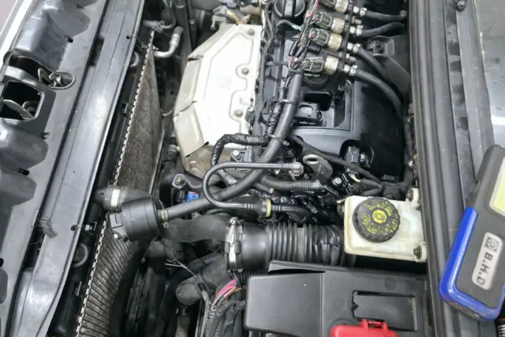 Bakım sırasında motor bölmesi